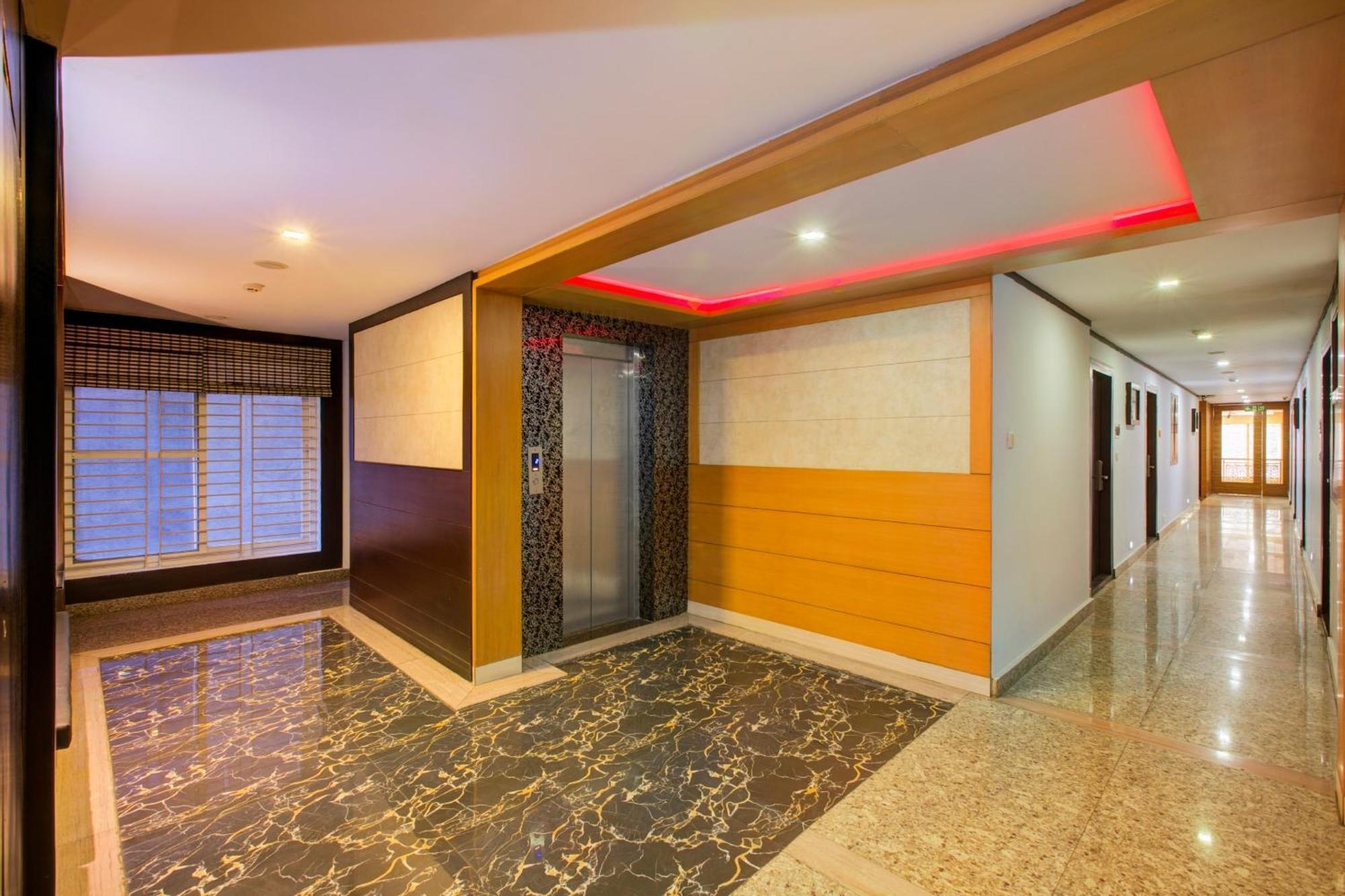 Super Townhouse Oak Jvh Hotel Bangalore Extérieur photo